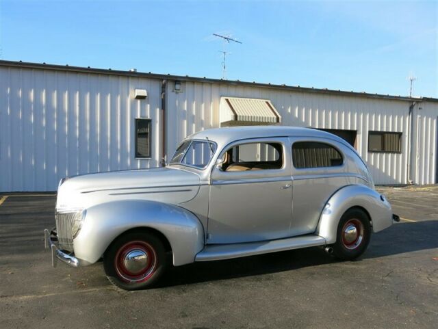 Ford Deluxe Tudor Sedan, 1939 image number 26