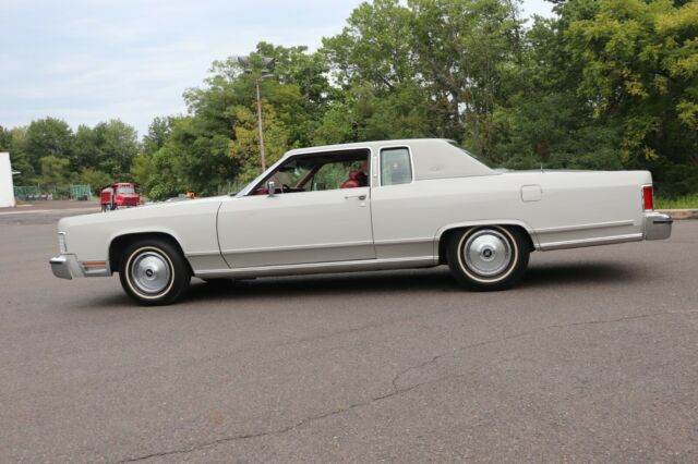 Lincoln Continental 1979 image number 35