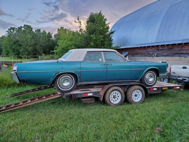 Lincoln Continental 1969 image number 11