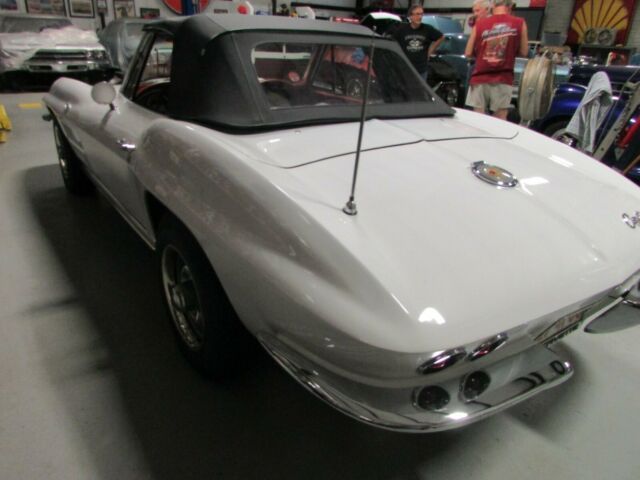 Chevrolet Corvette 1964 image number 1