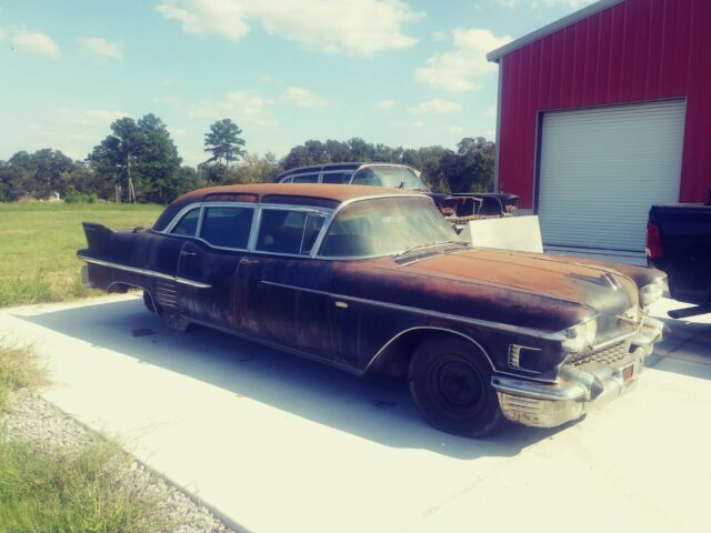 Cadillac Series 75 Fleetwood Limousine 1958 image number 18