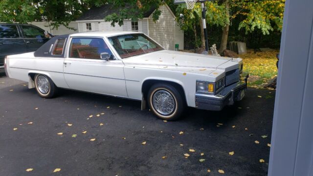 Cadillac DeVille Coupe 1979 image number 0