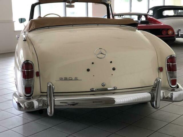 Mercedes-Benz 200-Series 1958 image number 6