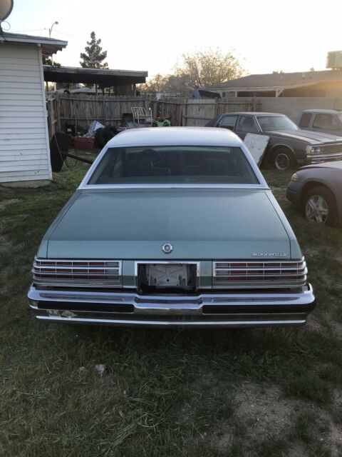 Pontiac Bonneville 1977 image number 10