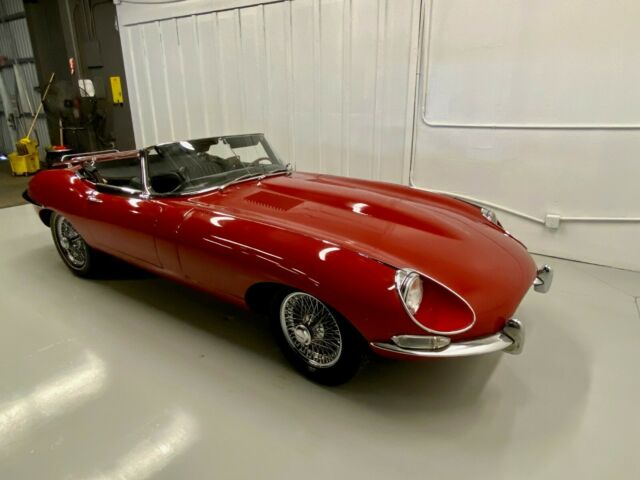 Jaguar E-Type 1968 image number 25