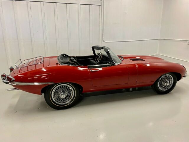 Jaguar E-Type 1968 image number 4