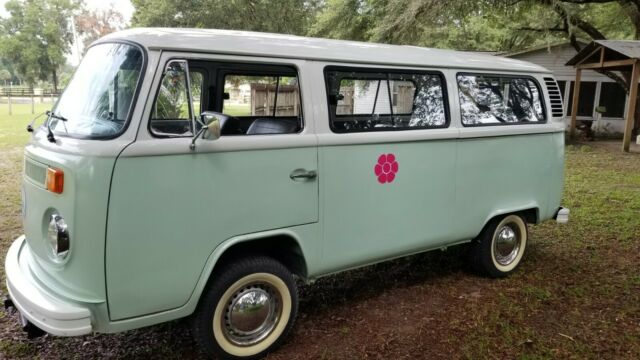 Volkswagen Bus/Vanagon 1974 image number 0