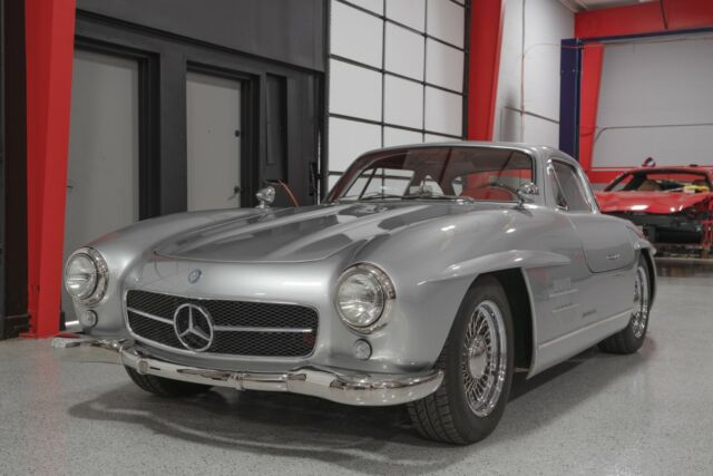 Mercedes-Benz 300-Series 1955 image number 8