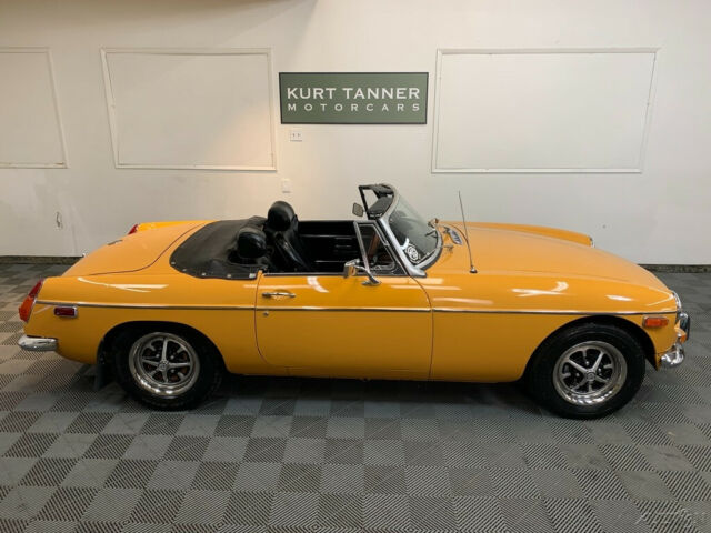 MG MGB 1972 image number 18