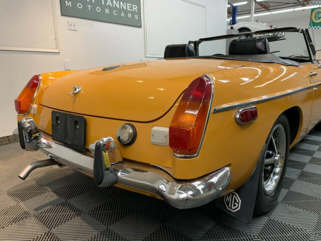 MG MGB 1972 image number 21