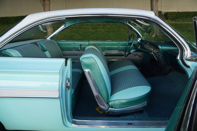 Chevrolet Impala 2 Door Hardtop Custom 1961 image number 22