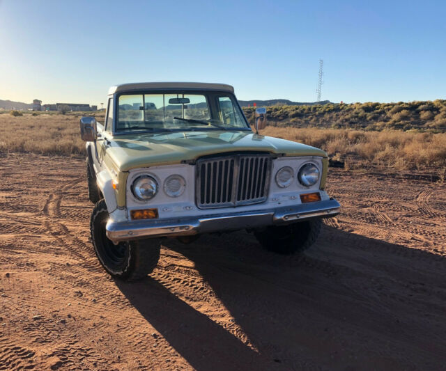 Jeep J-4500 1973 image number 1