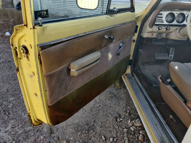 Jeep J-4500 1973 image number 14