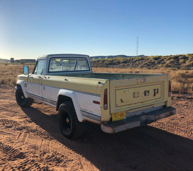 Jeep J-4500 1973 image number 18