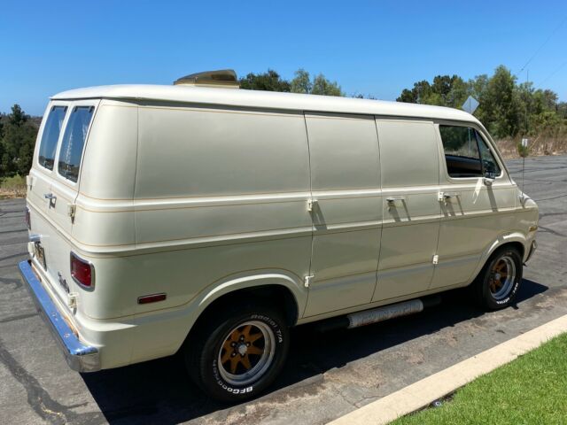 Dodge B100 Van 1974 image number 25