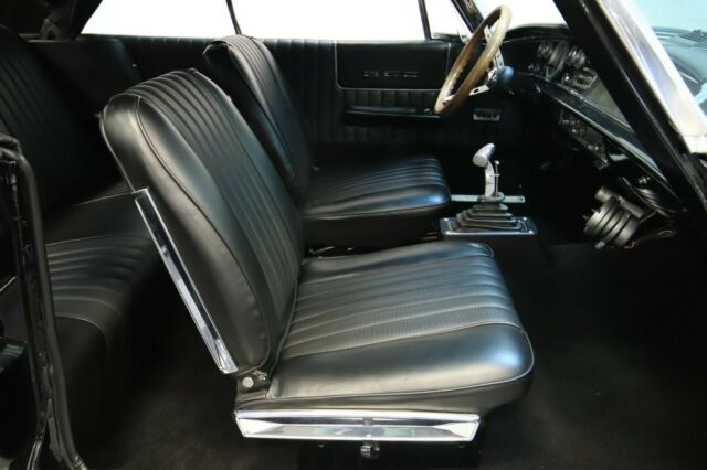 Chrysler 300 Series 1963 image number 33