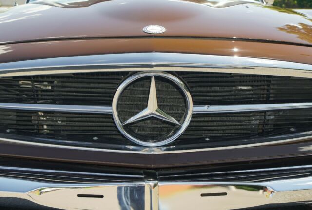 Mercedes-Benz SL-Class 1969 image number 32