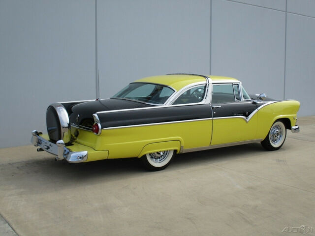 Ford Crown Victoria 1955 image number 4