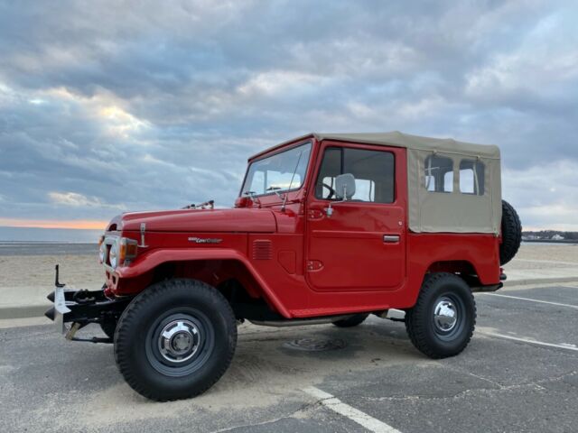 Toyota Land Cruiser 1977 image number 12