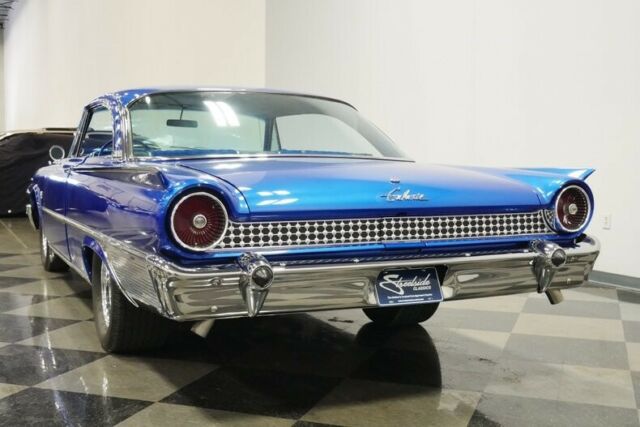 Ford Galaxie 1961 image number 10