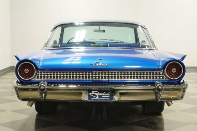 Ford Galaxie 1961 image number 11