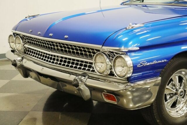 Ford Galaxie 1961 image number 22