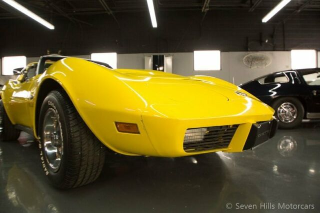 Chevrolet Corvette 1976 image number 16