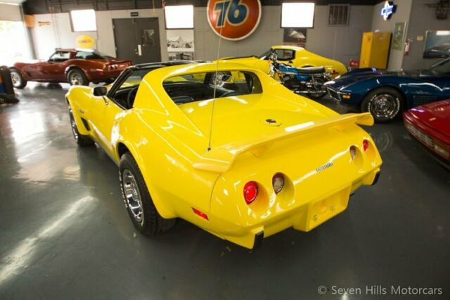 Chevrolet Corvette 1976 image number 9