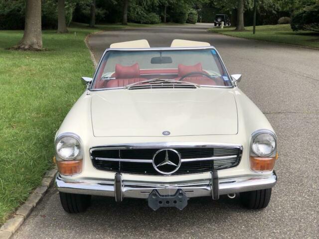 Mercedes-Benz SL-Class 1971 image number 16