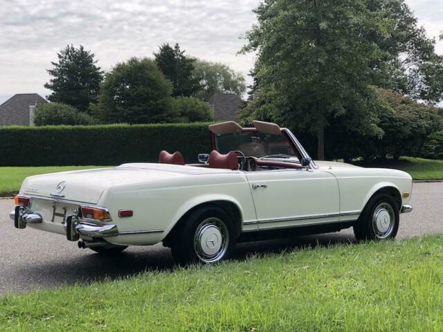 Mercedes-Benz SL-Class 1971 image number 4