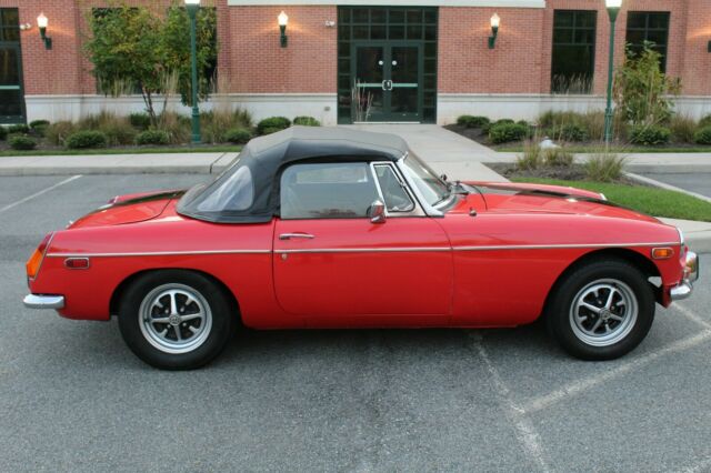 MG MGB 1974 image number 0