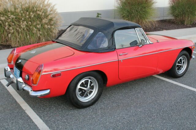 MG MGB 1974 image number 27