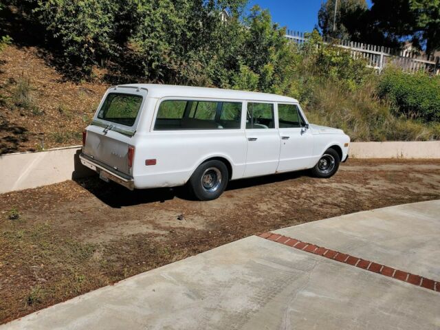 Chevrolet Suburban 1972 image number 3