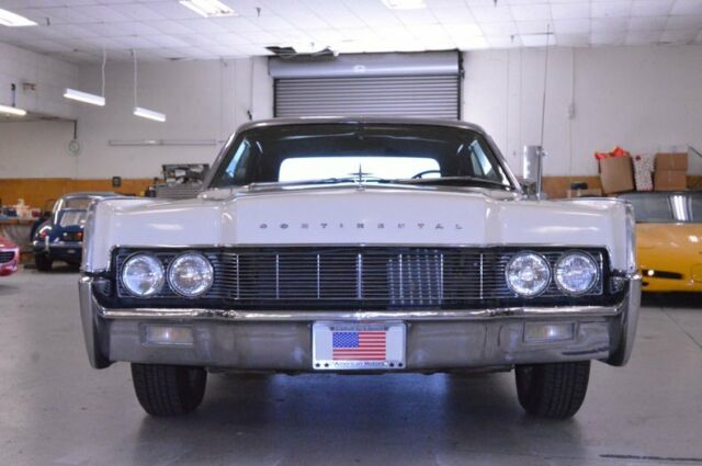 Lincoln Continental 1967 image number 1