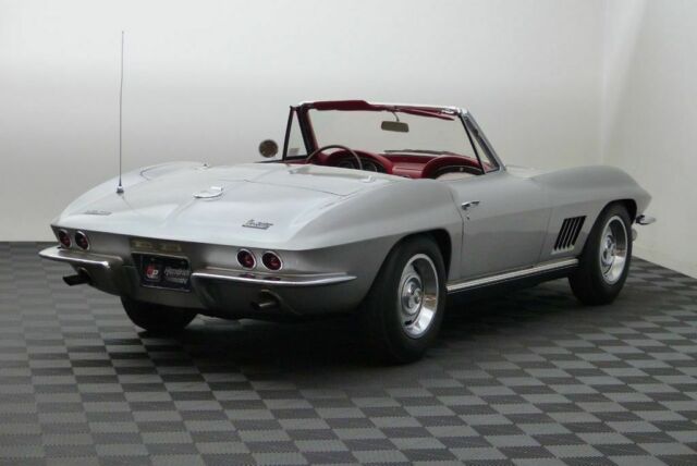 Chevrolet Corvette 1967 image number 29