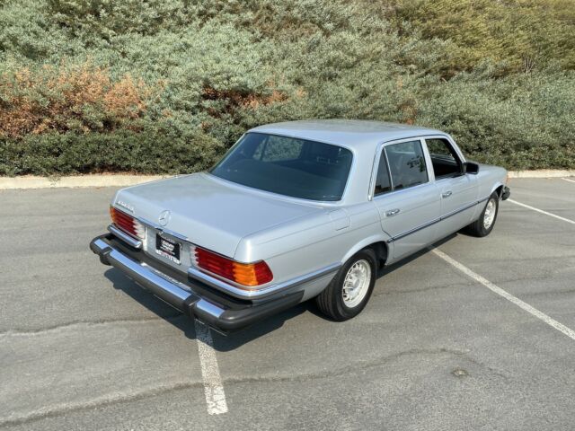 Mercedes-Benz 400-Series 1979 image number 11