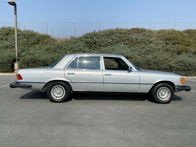 Mercedes-Benz 400-Series 1979 image number 12