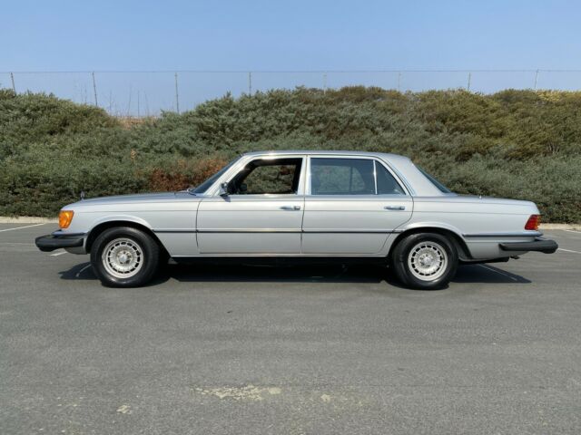 Mercedes-Benz 400-Series 1979 image number 2