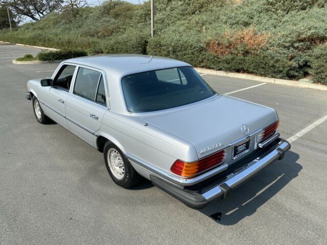 Mercedes-Benz 400-Series 1979 image number 29