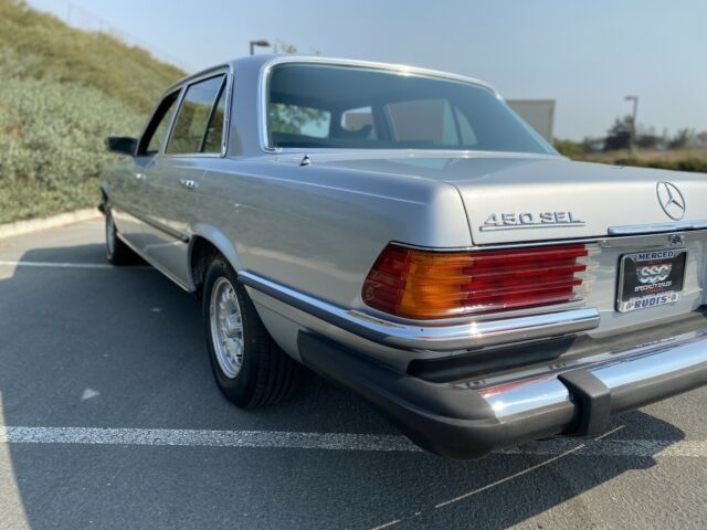 Mercedes-Benz 400-Series 1979 image number 30