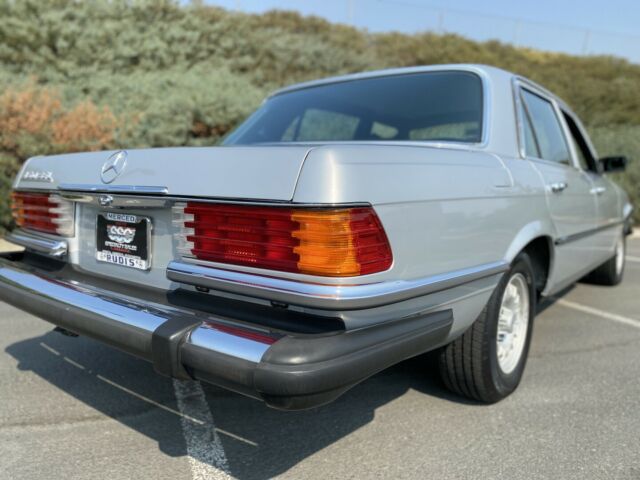 Mercedes-Benz 400-Series 1979 image number 33