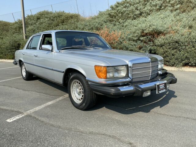 Mercedes-Benz 400-Series 1979 image number 38