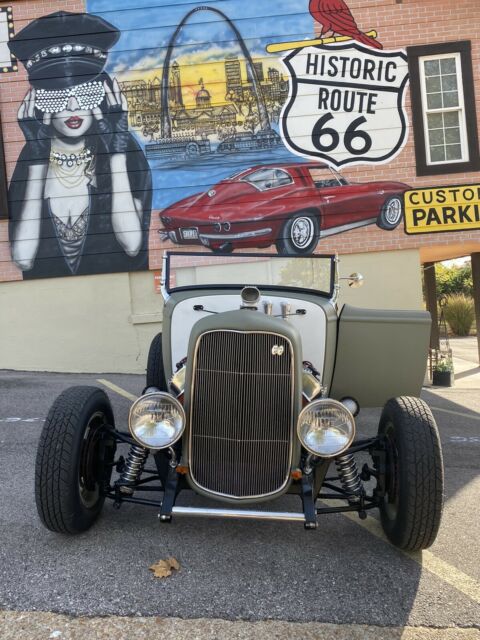 Ford Roadster 1932 image number 0