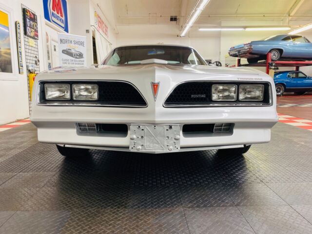 Pontiac Firebird 1977 image number 7