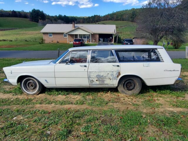 Ford Country Squire 1966 image number 0