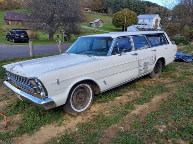 Ford Country Squire 1966 image number 1