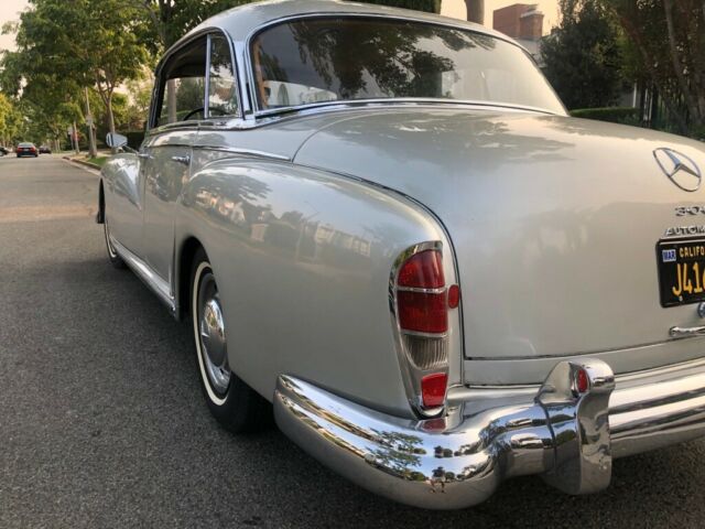 Mercedes-Benz 300-Series 1959 image number 20