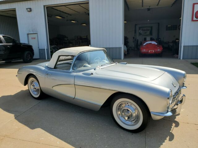 Chevrolet Corvette 1956 image number 13