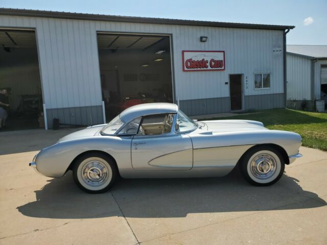 Chevrolet Corvette 1956 image number 29