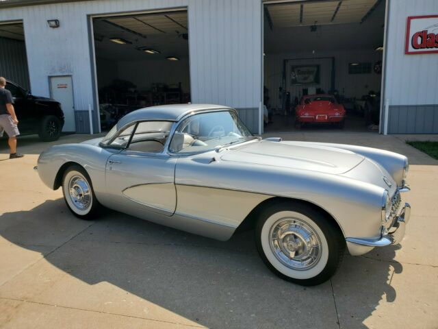 Chevrolet Corvette 1956 image number 4